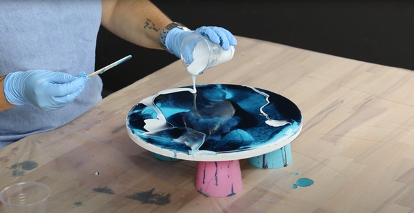 How to apply art resin effectively