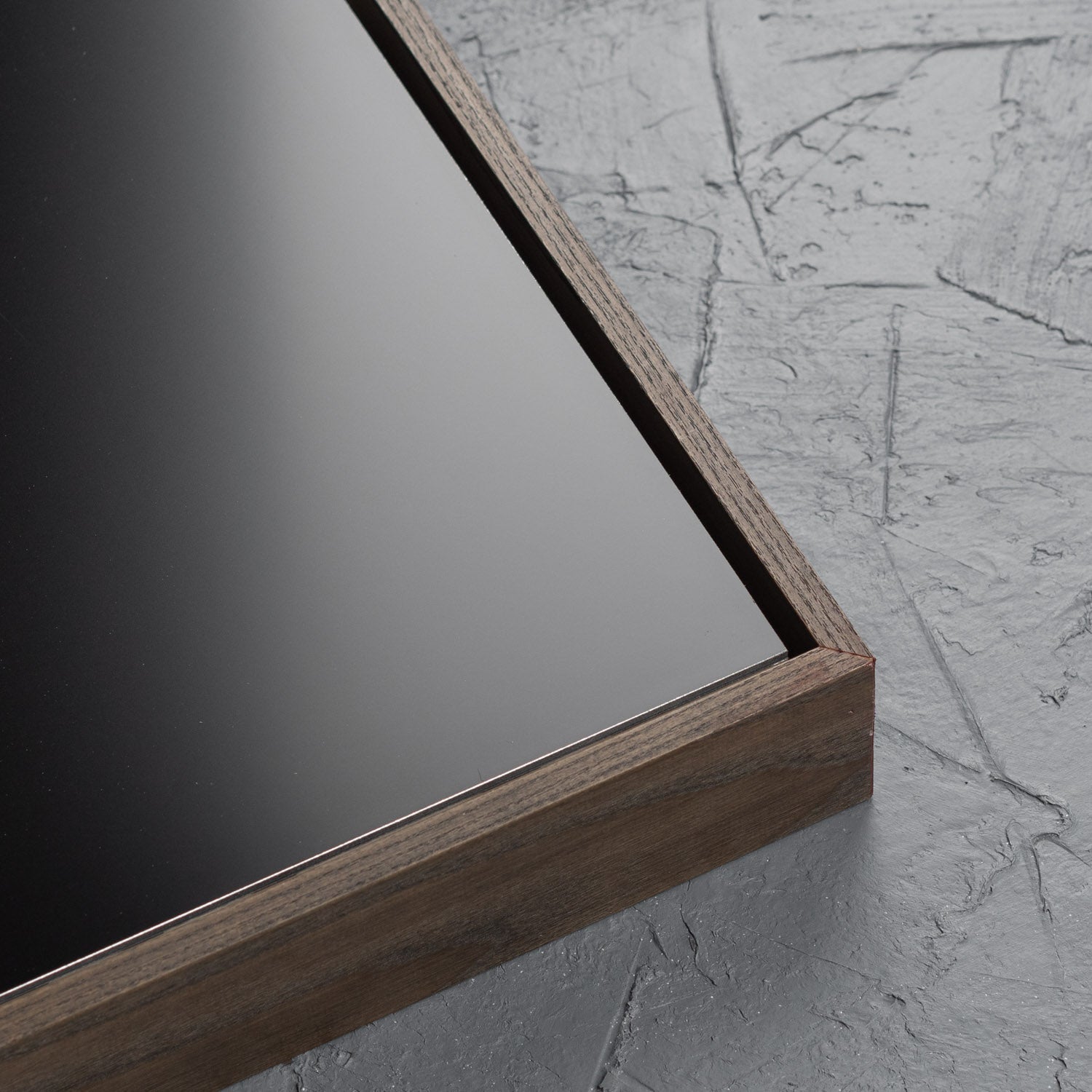 Walnut floating frame with black aluminium square art panel for acrylic paints, oil paints, structure medium, spray paints, gouache, resin.