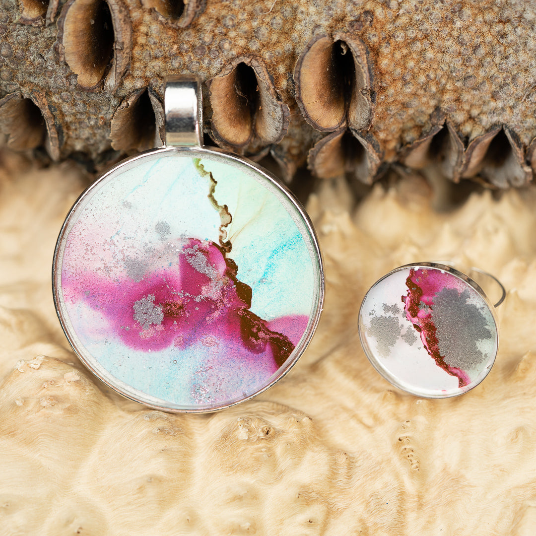 Resin Jewellery Design & Embedding Class